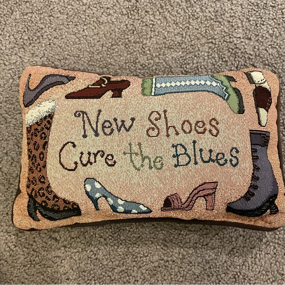 NEW Vintage ‘New Shoes Cure The Blues’ Vintage Decorative Bed Chair Dress Pillow - Picture 3 of 6